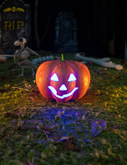 Svetlá Halloween tekvica 17 cm
