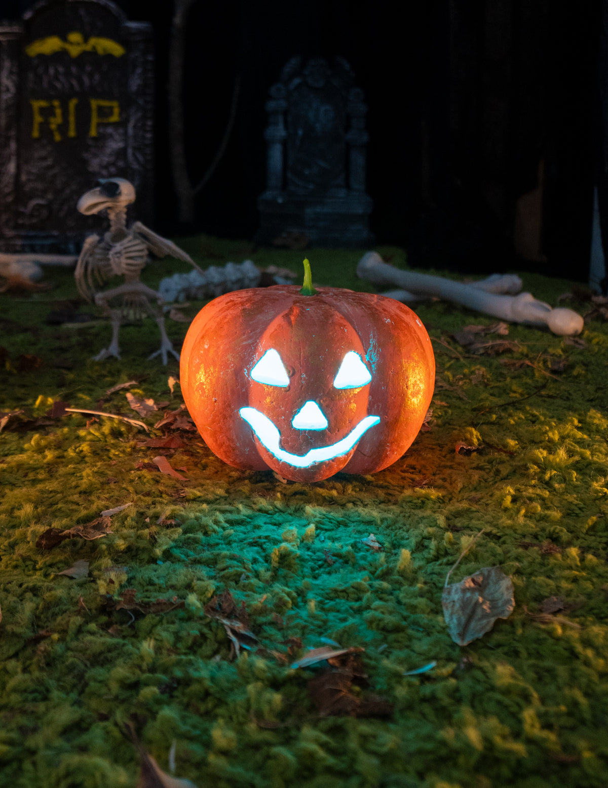 Svetlá Halloween tekvica 17 cm