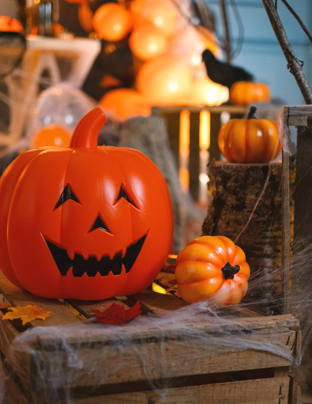 Mise en situation festive de la citrouille lumineuse en plastique Halloween