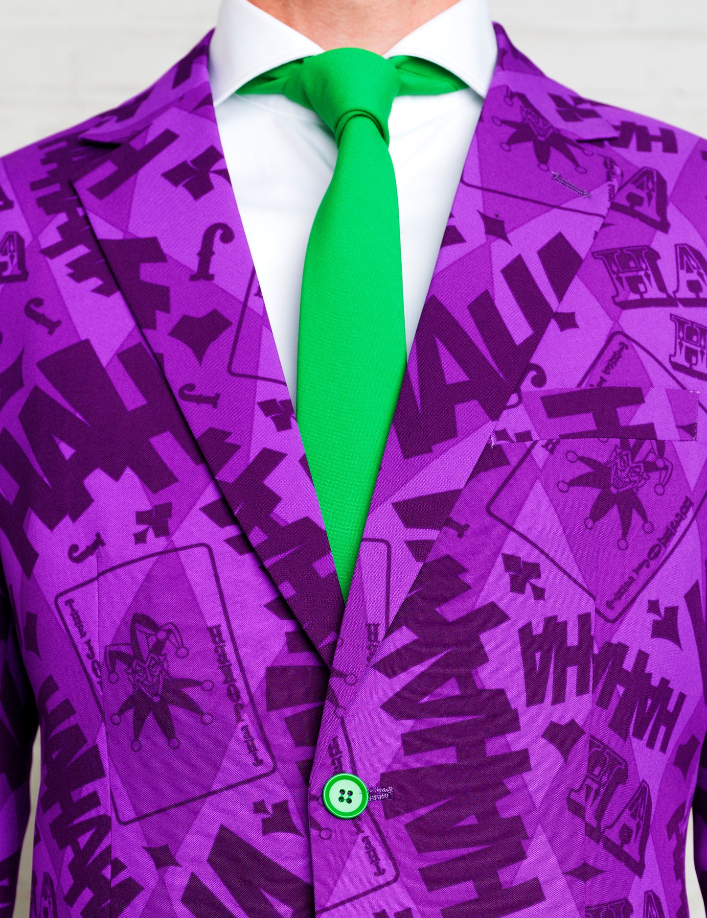 Détail du buste et de la cravate verte du Costume Mr. Joker Opposuits