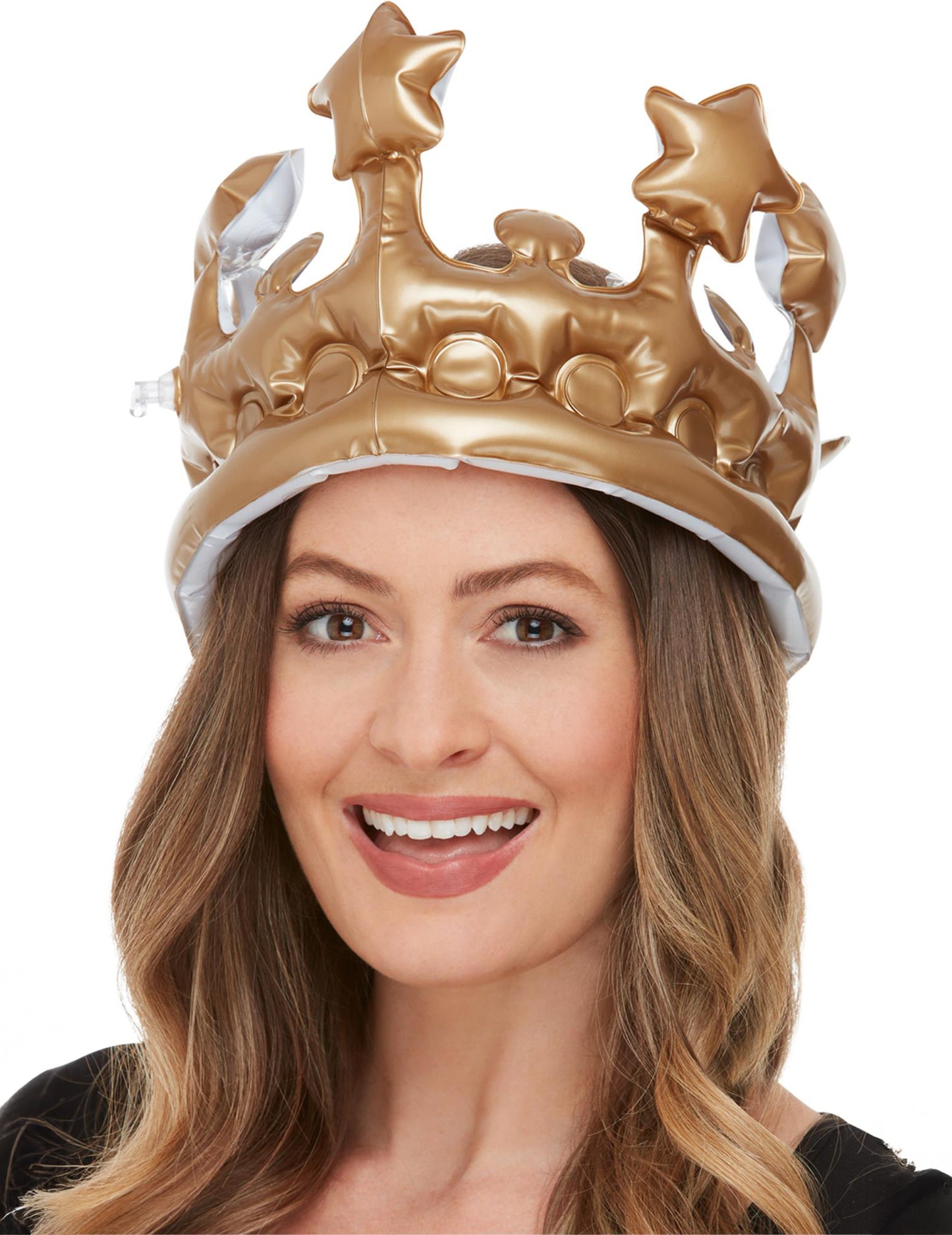 Gros plan de la couronne gonflable de roi or