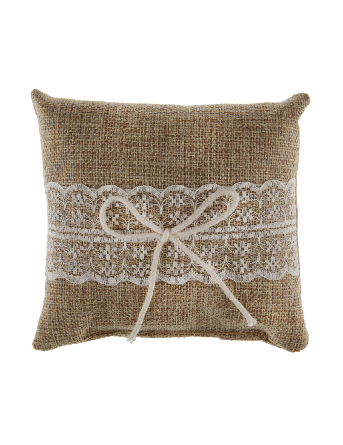 Mise en situation champêtre du coussin pour alliances rustique pour mariage