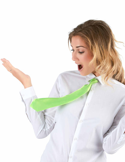 Bočný pohľad na fluo zelenú kravatu pre dospelých