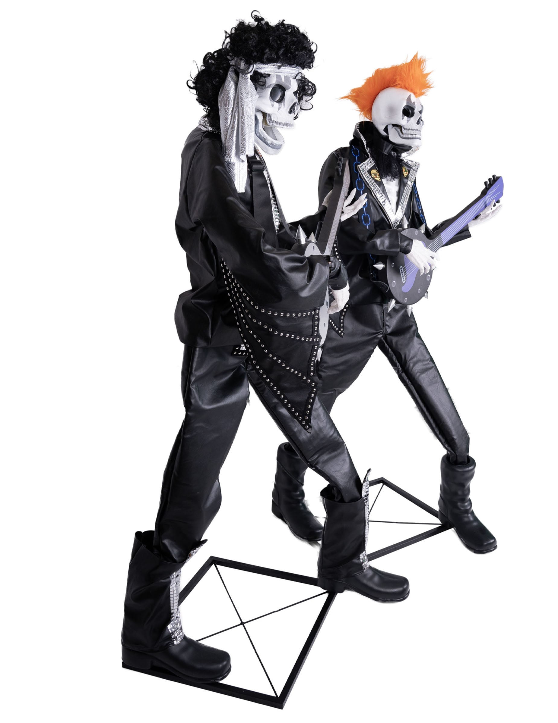 Vue de profil de la décoration animée et sonore duo squelettes punk rock