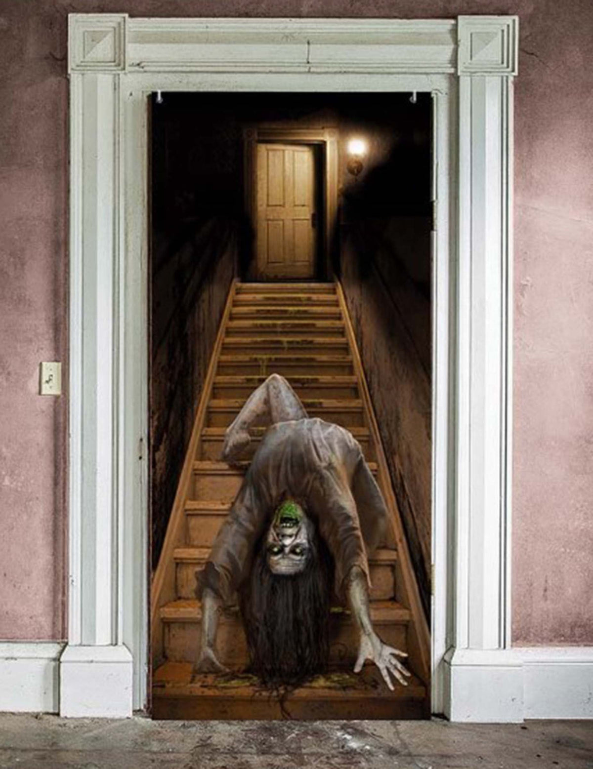 Décoration de porte zombie possédé pour Halloween motif escalier et créature rampante