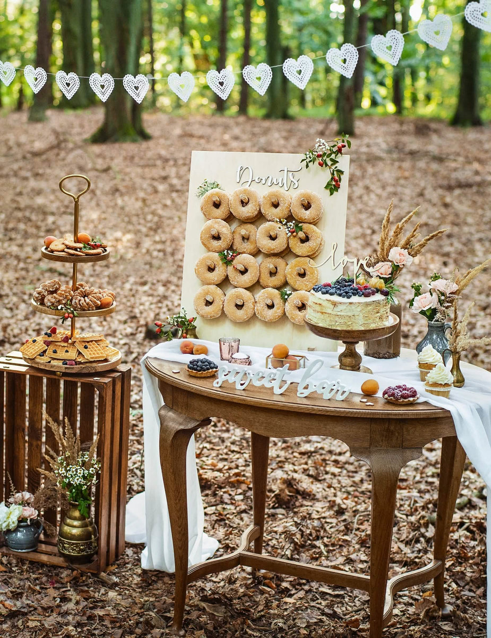 Vidiecka dekorácia zo sladkého dreva pre svadobný sweet bar