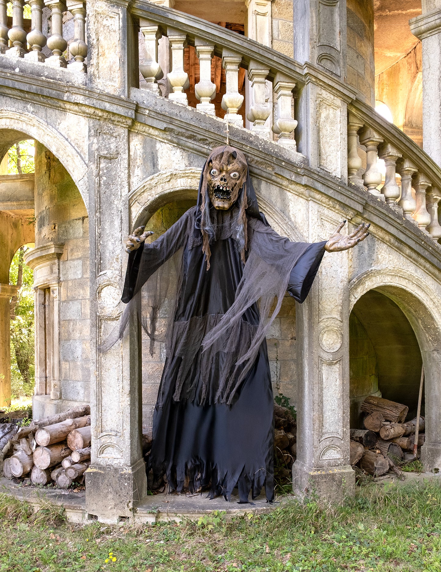 Obrovská halloweenska dekorácia: závesná čarodejnica/zombie, 3,50 m