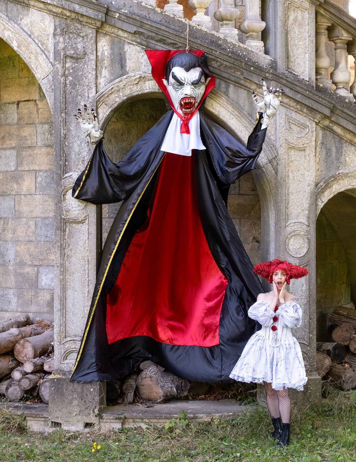 Závesný upír Halloween dekorácia 320 cm
