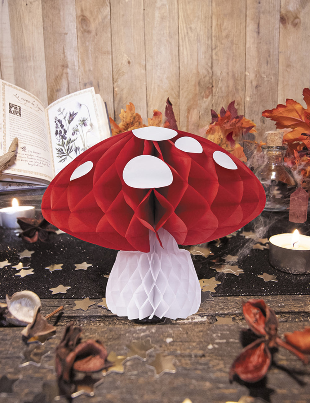 Mise en situation sur une table de la décoration de champignon alvéolé rouge et blanc