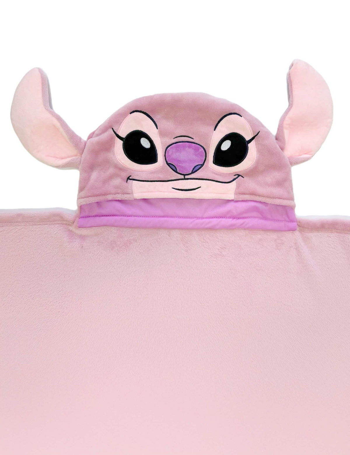 Gros plan sur la capuche du déguisement plaid polaire à capuche Angel Lilo & Stitch