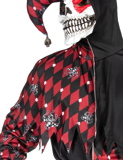 Gros plan sur le buste et le masque du déguisement Arlequin du mal luxe pour homme