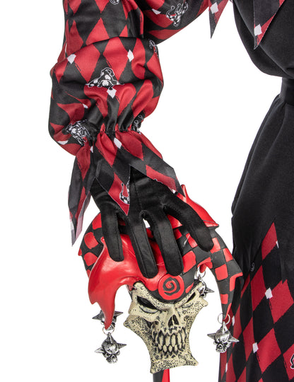 Détail de la manche et du sceptre du déguisement Arlequin du mal luxe pour homme