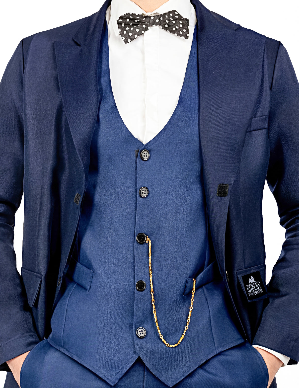 Gros plan sur le gilet et le nœud papillon du déguisement Arthur Shelby - Peaky Blinders™