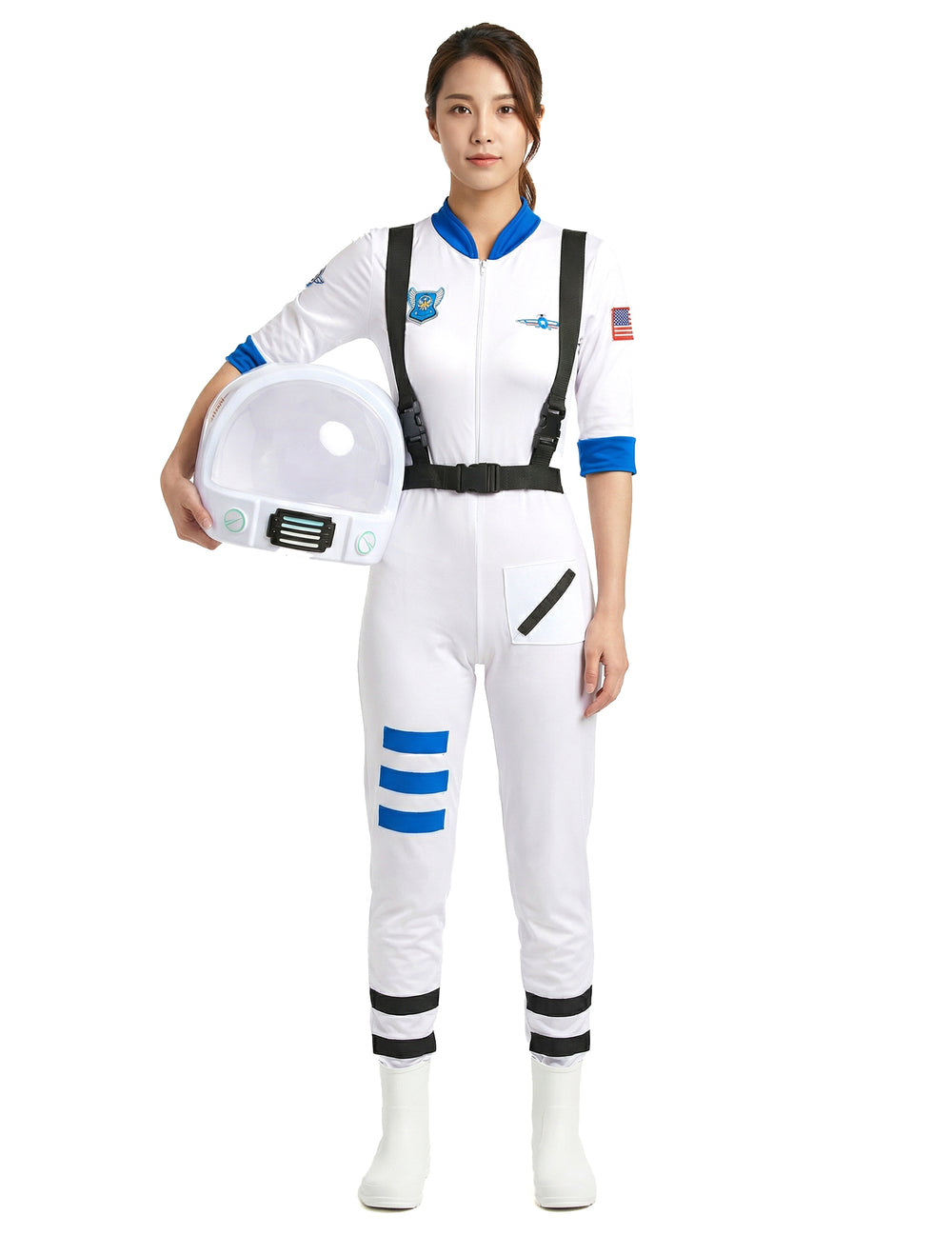 Femme tenant le casque du déguisement astronaute pour femme