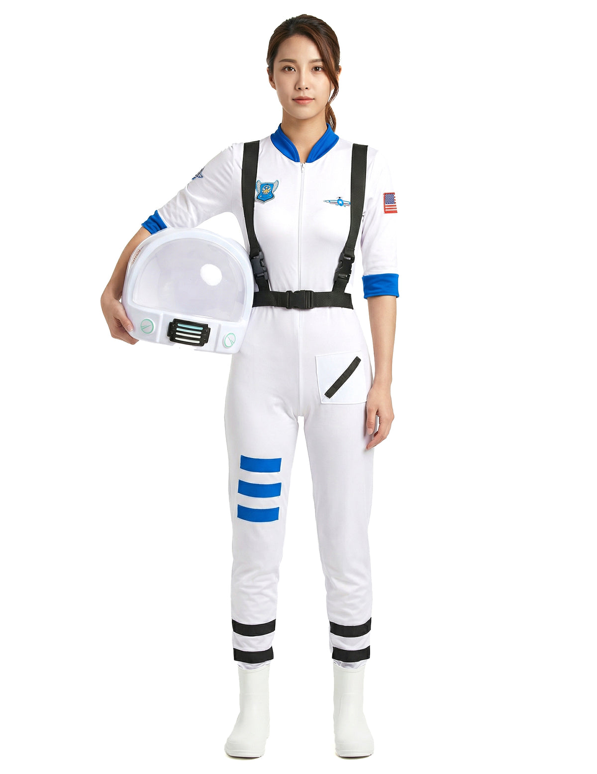 Femme tenant le casque du déguisement astronaute pour femme