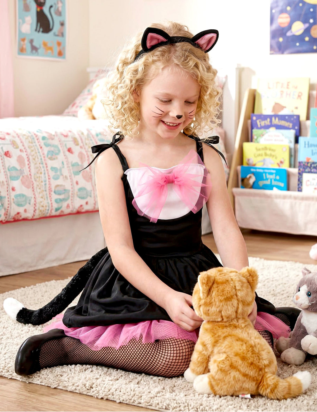 Vue assise du déguisement de chat pour fille