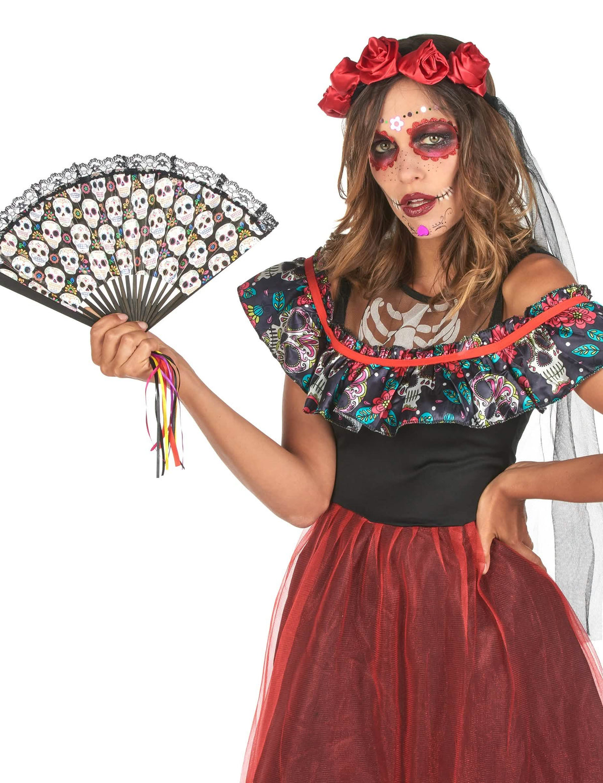 Pohľad na trup s líčidlami a vejárom kostýmu Dia de los Muertos pre ženu