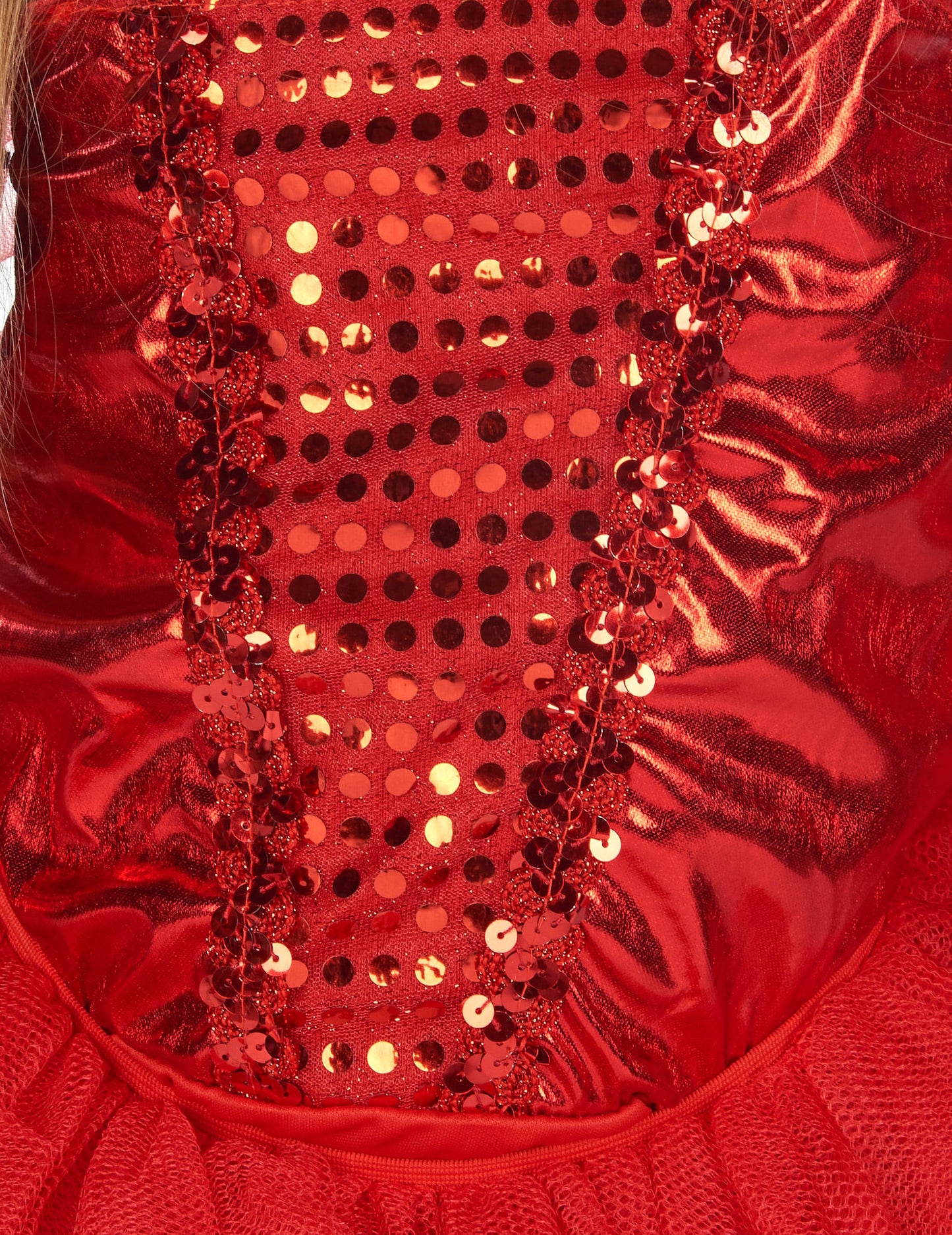 Détail des sequins rouges du bustier du déguisement diablesse tutu