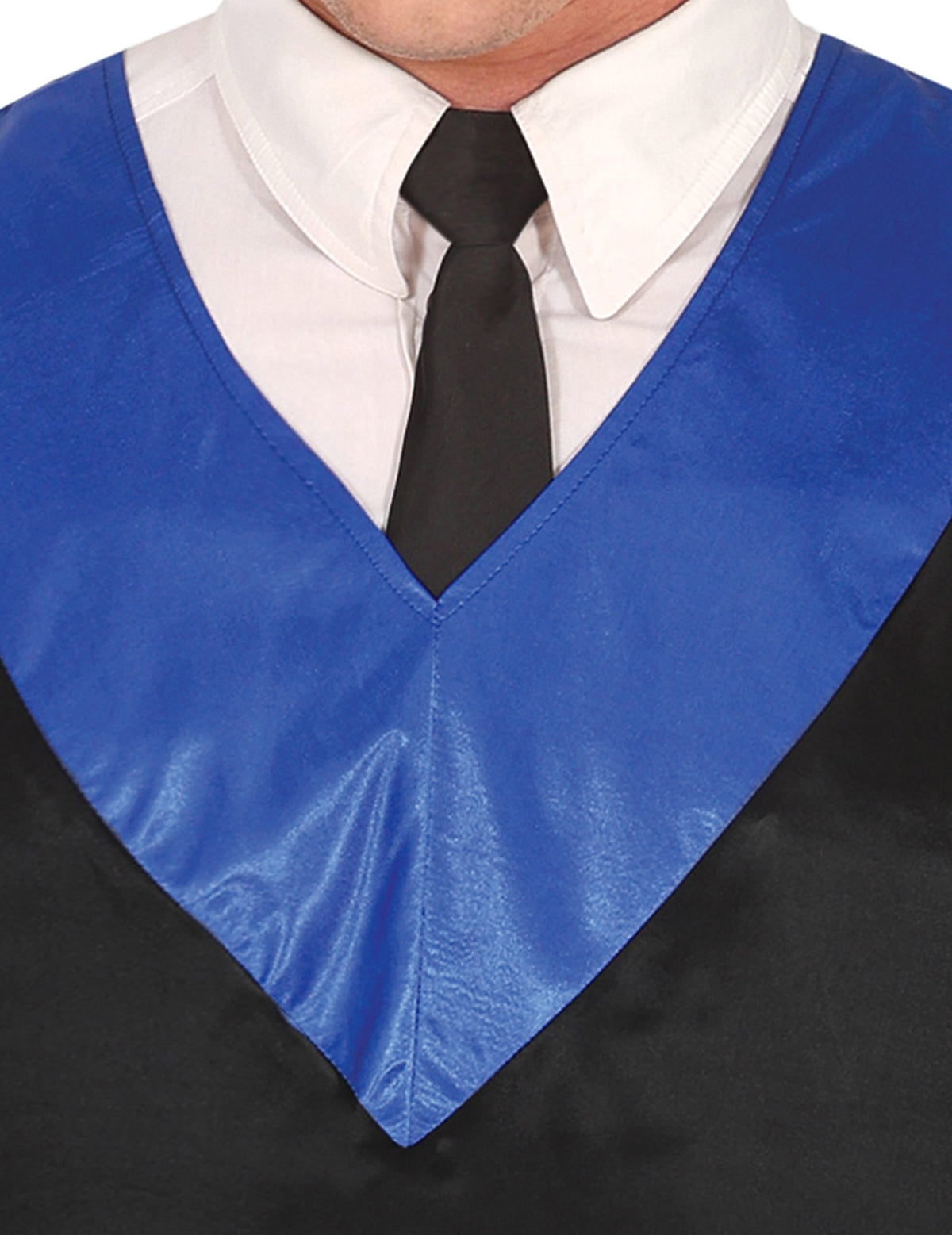 Détail du col en V bleu du déguisement diplômé