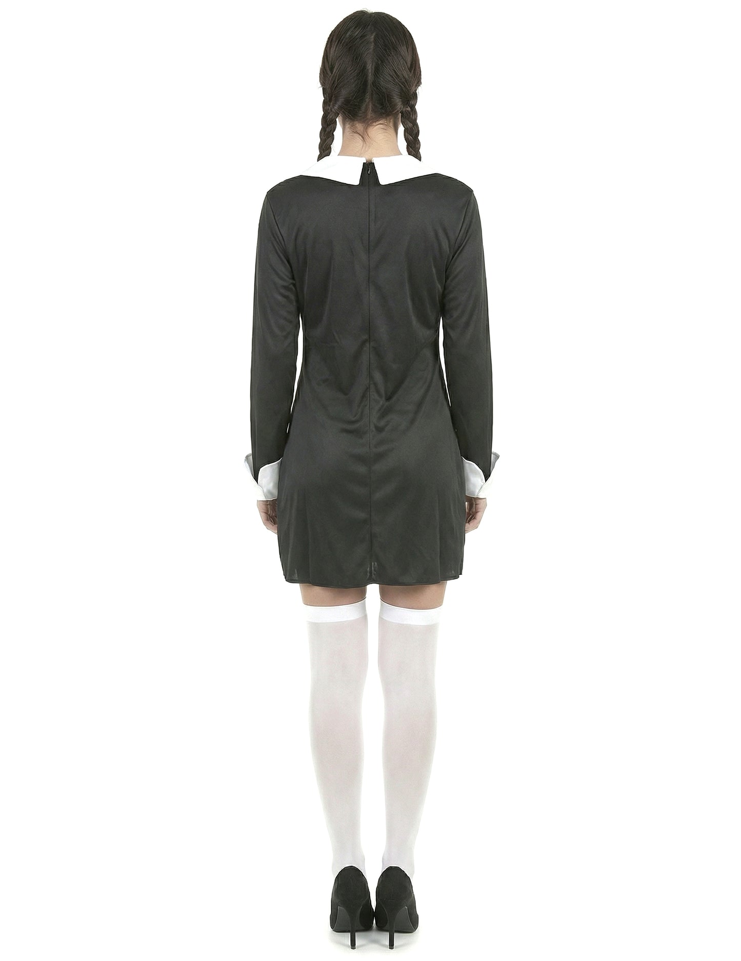 Zadný pohľad na kostým školáčky na Halloween