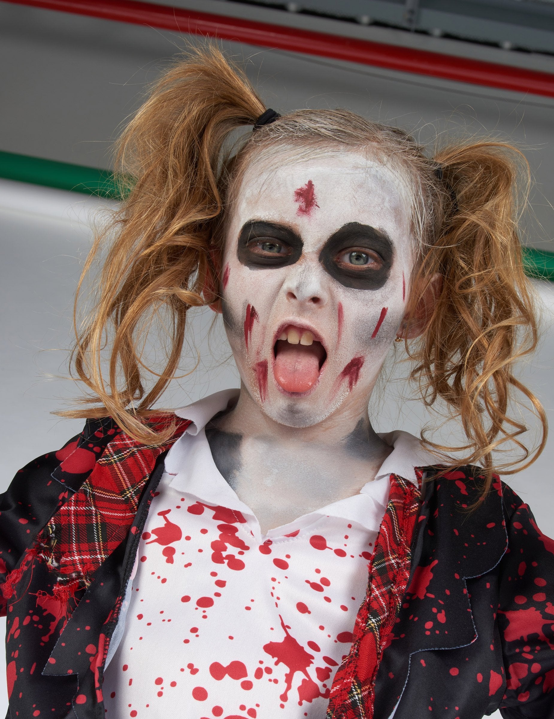 Grimace terrifiante du déguisement écolière zombie pour fille