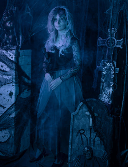 Čierny ženatý duch maskovanie ženy Halloween