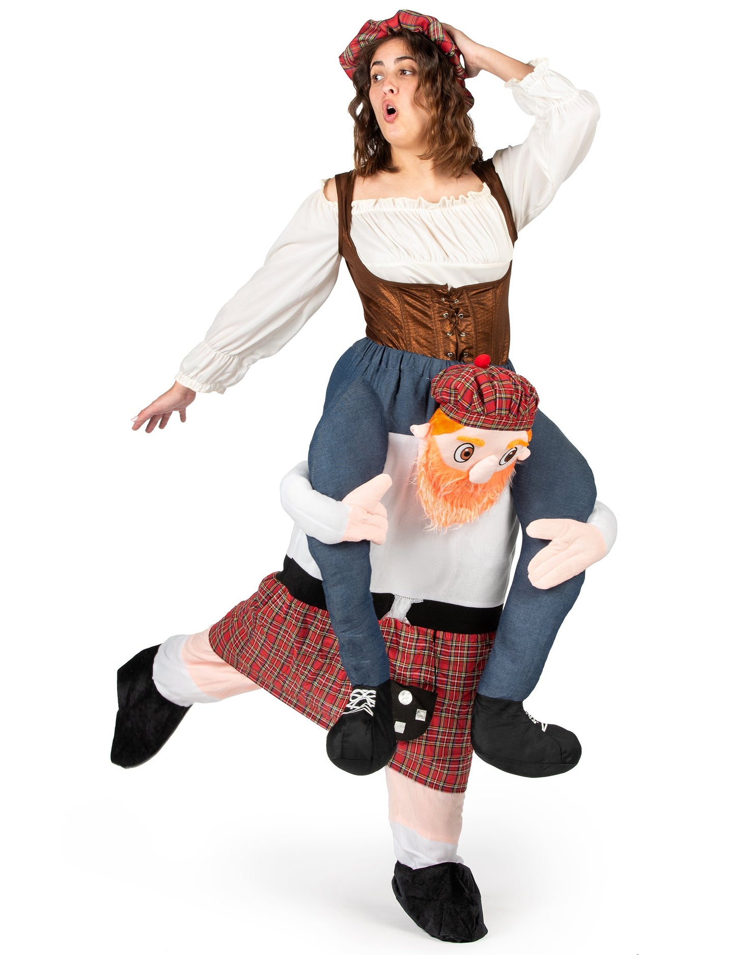 Mise en situation de face du déguisement à dos d'écossais pour adulte