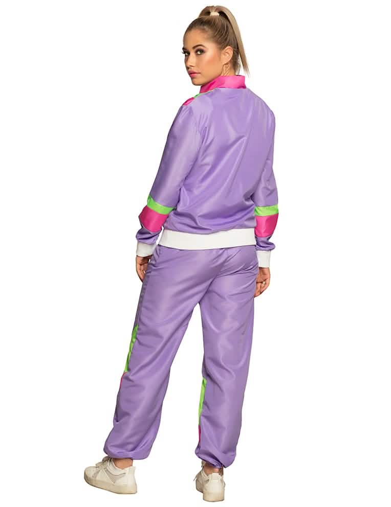Pohľad zozadu na retro joggingový kostým