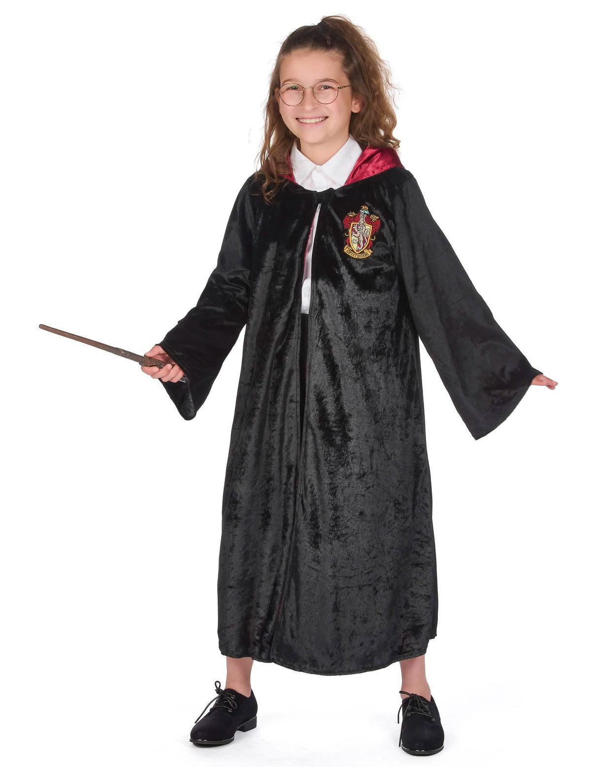 Pohľad spredu s okuliarmi a paličkou luxusného kostýmu šiat Harry Potter