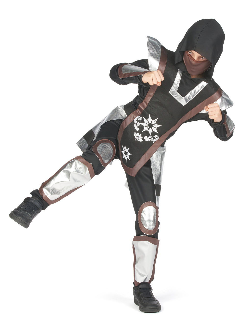 Pose de combat du déguisement ninja pour garçon