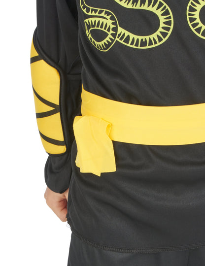 Detail žltej opasky ninjovského kostýmu pre chlapca