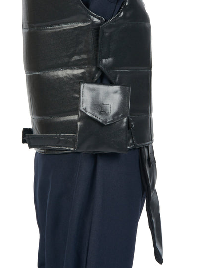 Détail de la pochette sur le gilet du déguisement officier du SWAT pour enfant