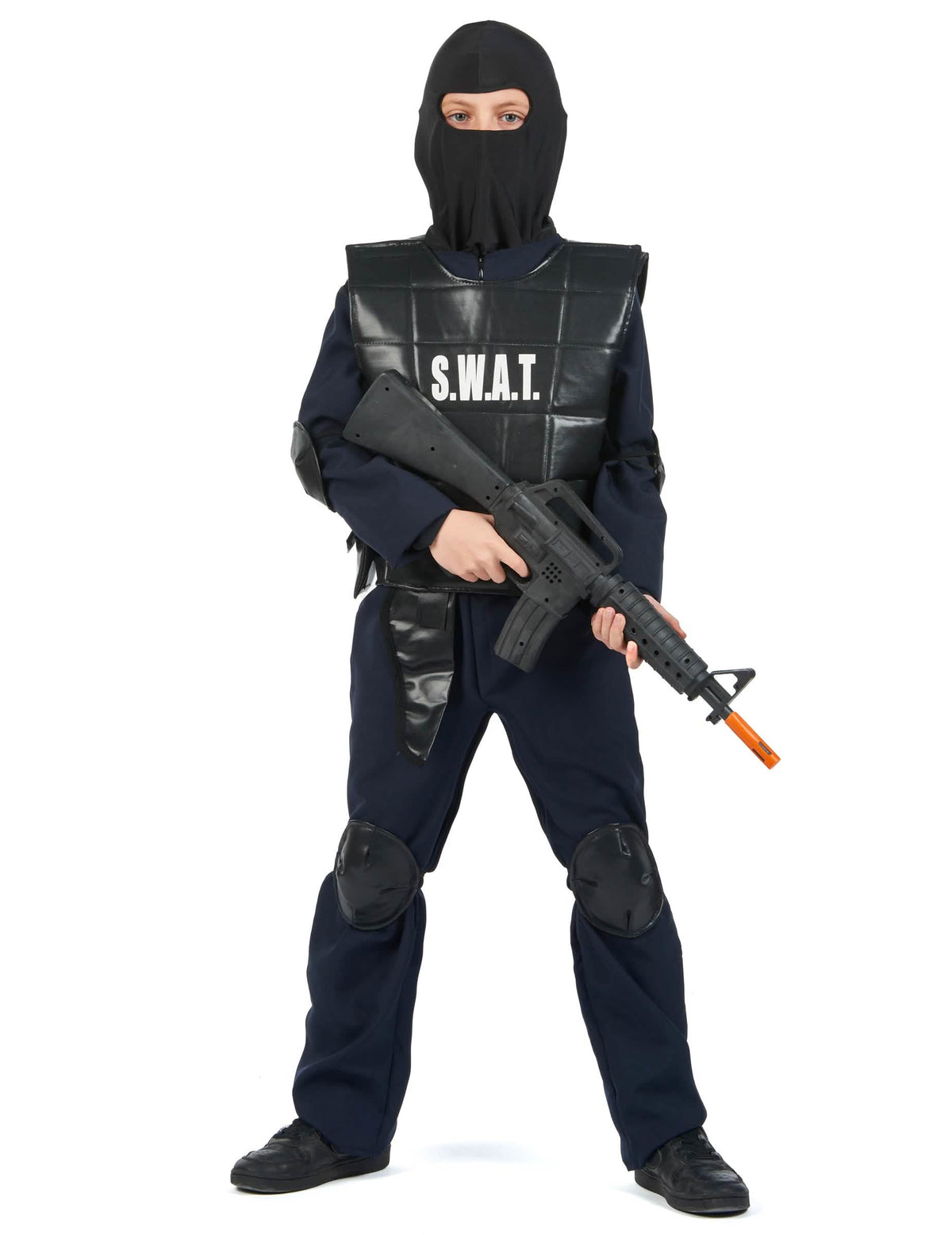 Pohľad spredu s kuklou a falošnou zbraňou kostýmu dôstojníka SWAT
