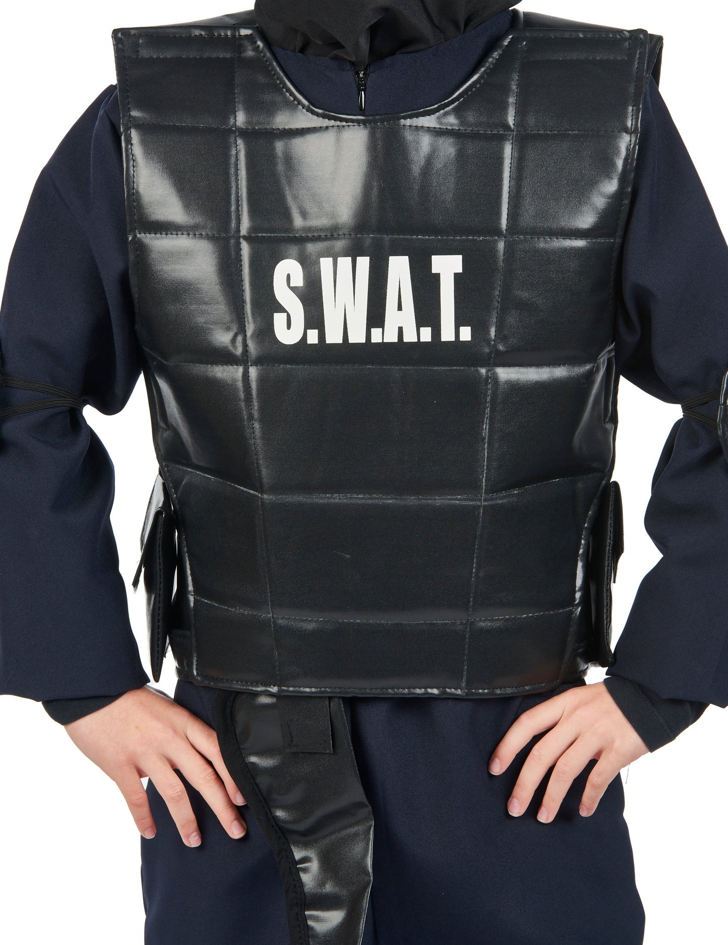 Détail du gilet avec inscription S.W.A.T. du déguisement officier du SWAT pour enfant