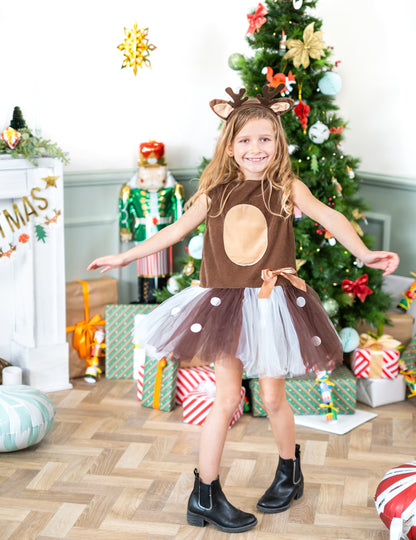 Malé maskovanie sobov Tutu dievča