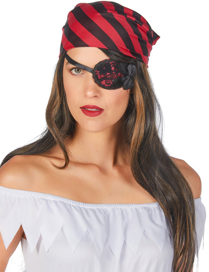 Detail bandany a masky na oči dámskeho pirátskeho kostýmu s čipkovanými detailmi