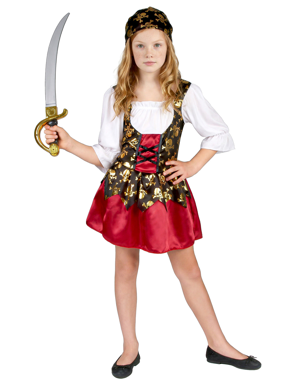 Sabre tenu à la main du déguisement de pirate aux motifs dorés