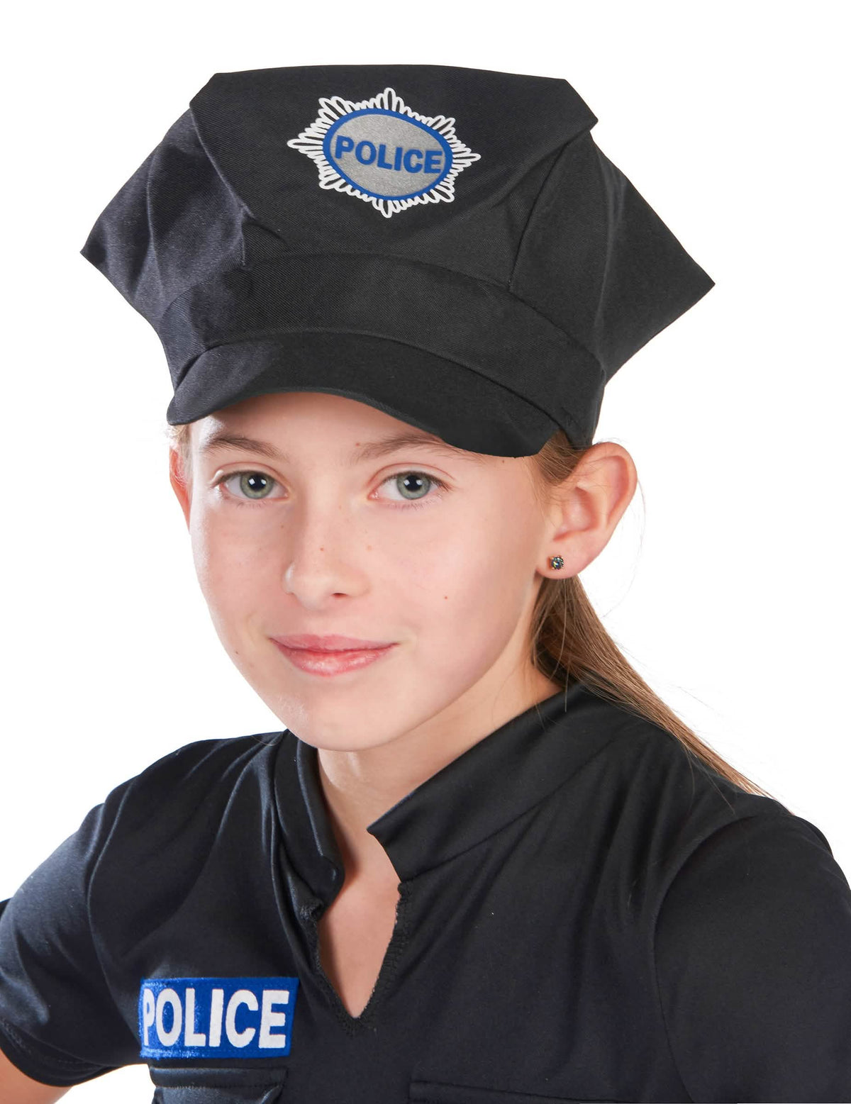 Detailný záber na čiapku policajného kostýmu pre dievča