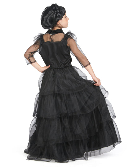 Gotické dievča gotické guľôčkové šaty