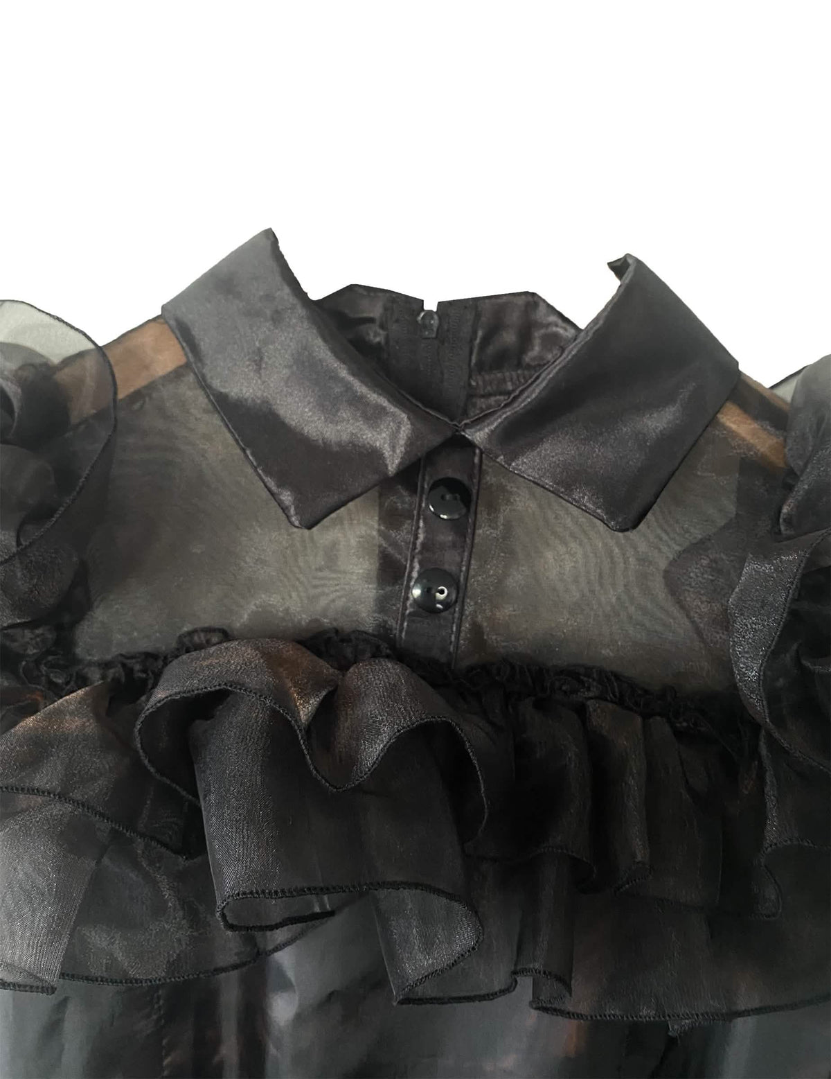 Détail du col et du boutonnage du déguisement robe de bal Mercredi Addams