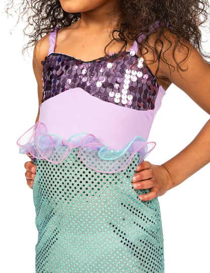 Gros plan sur les sequins et le volant du déguisement sirène à sequins