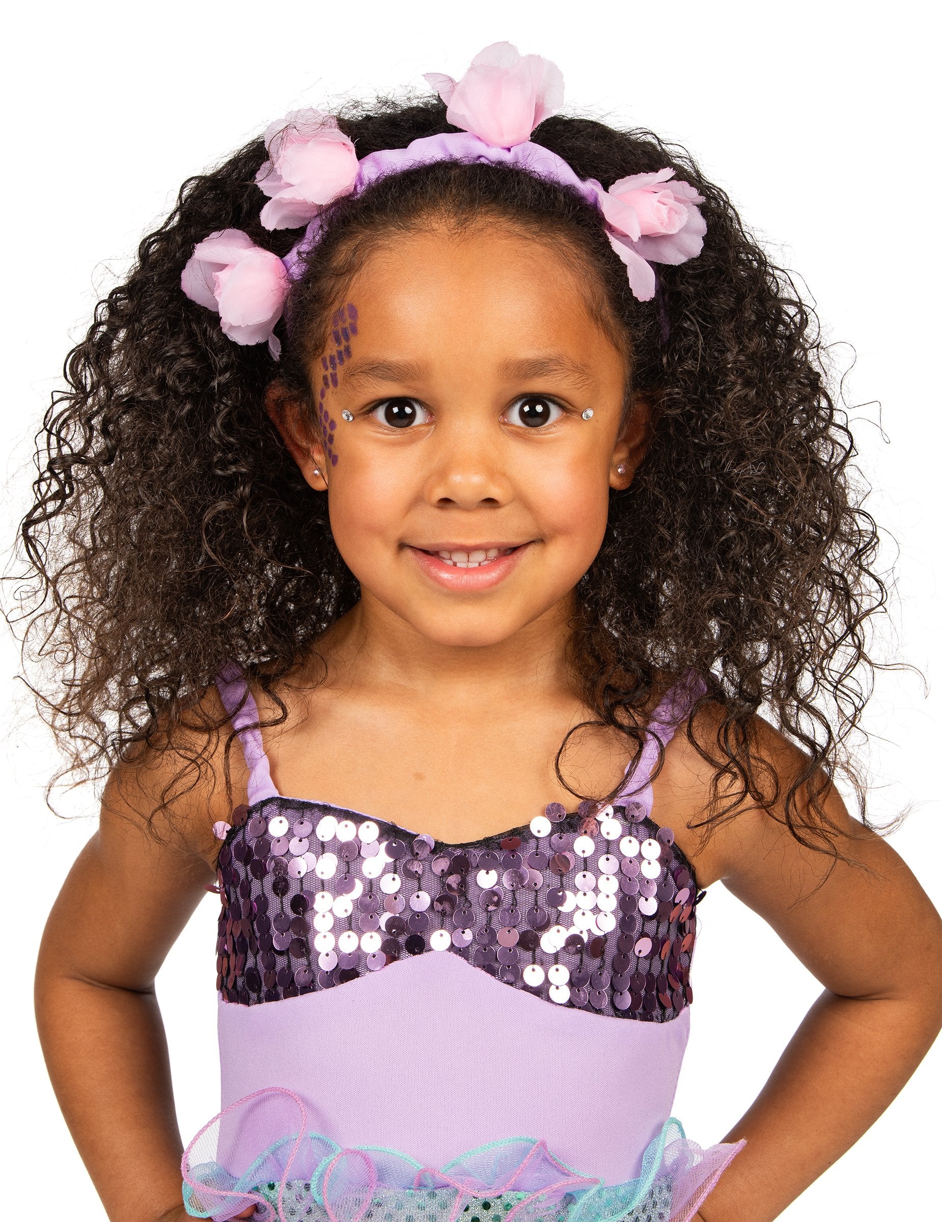 Portrait du visage et du serre-tête du déguisement sirène à sequins