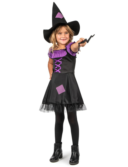 Fialová čarodejnica zamaskuje s dievčenským klobúkom