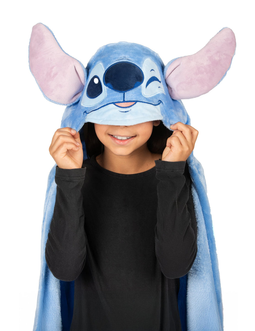Gros plan sur la capuche du déguisement plaid polaire à capuche Stitch