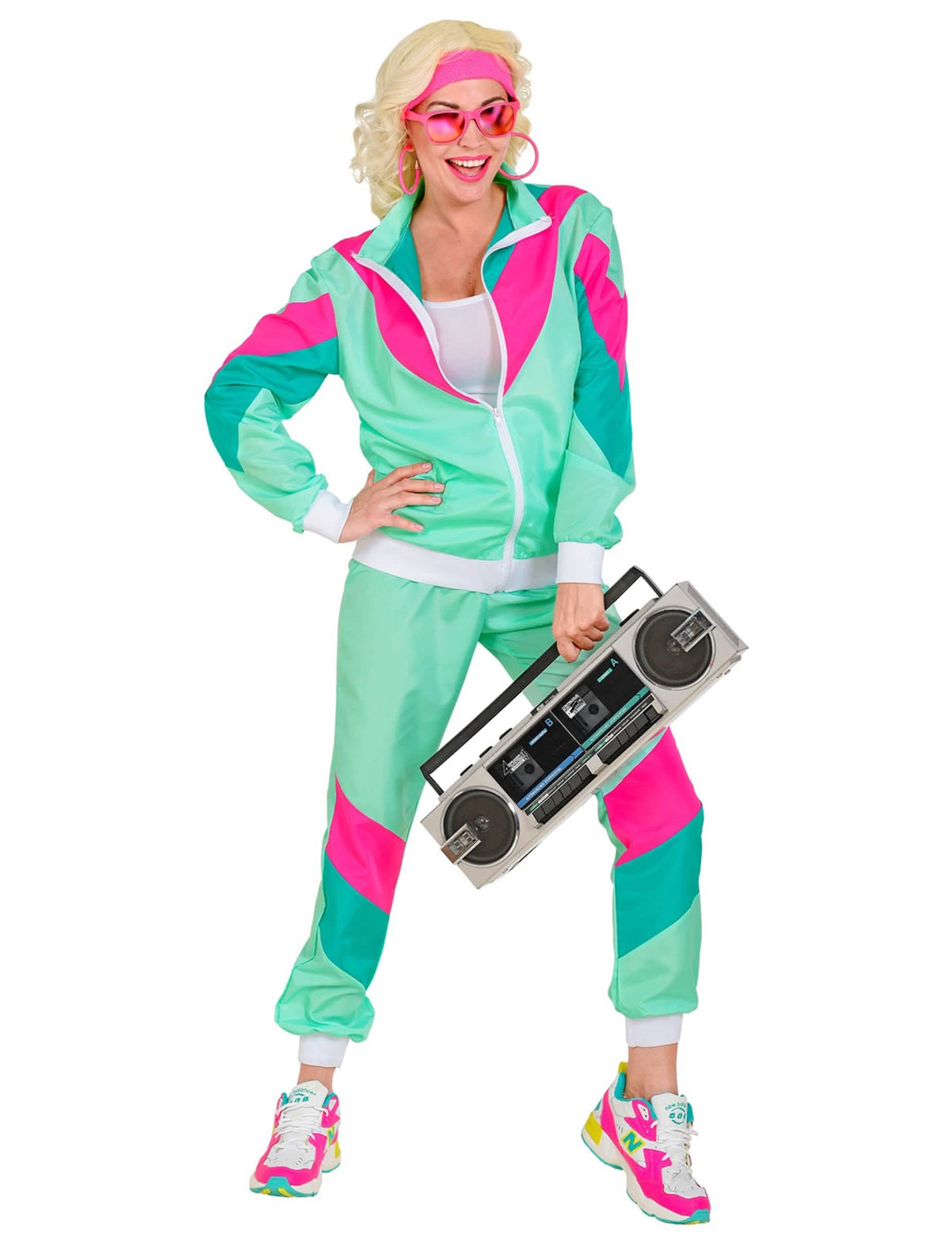 Príslušenstvo a rádiokazeta k kostýmu teplákovej súpravy z 80. rokov