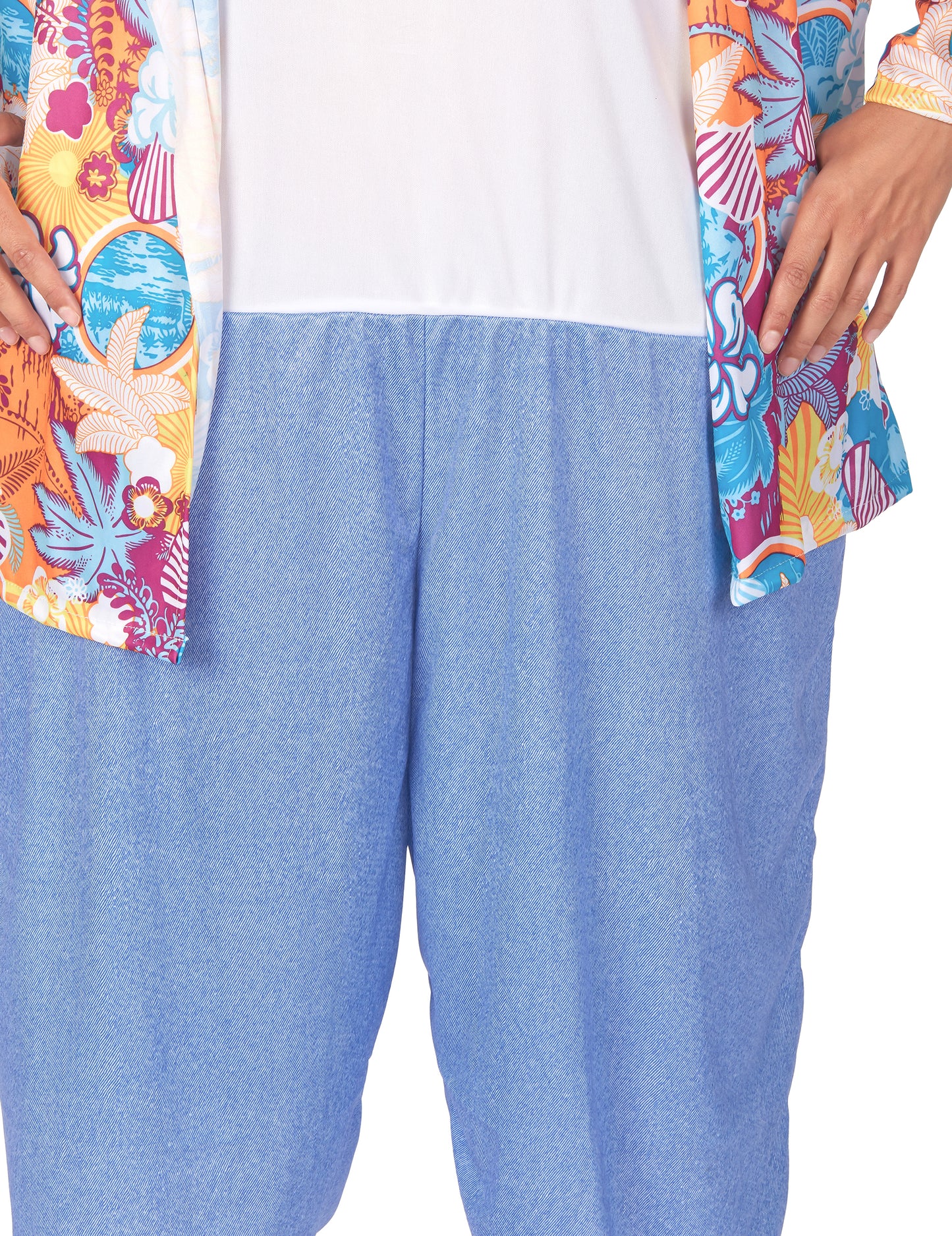 Gros plan sur le short et la chemise du déguisement de touriste kitsch pour adulte