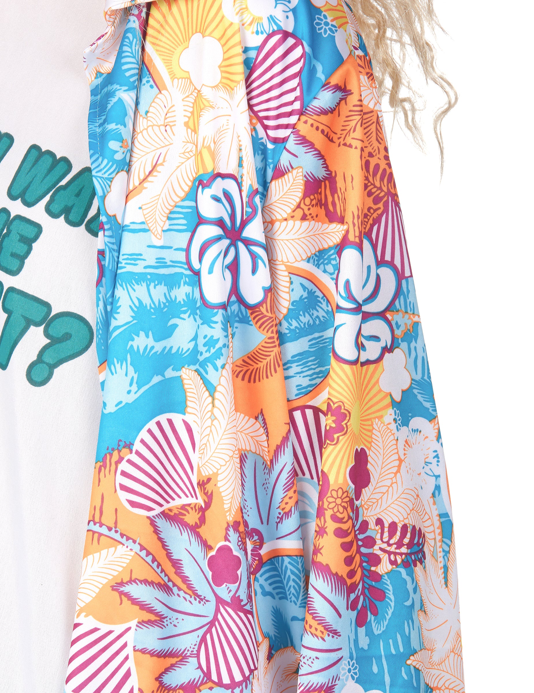 Détail du motif floral de la chemise du déguisement de touriste kitsch pour adulte