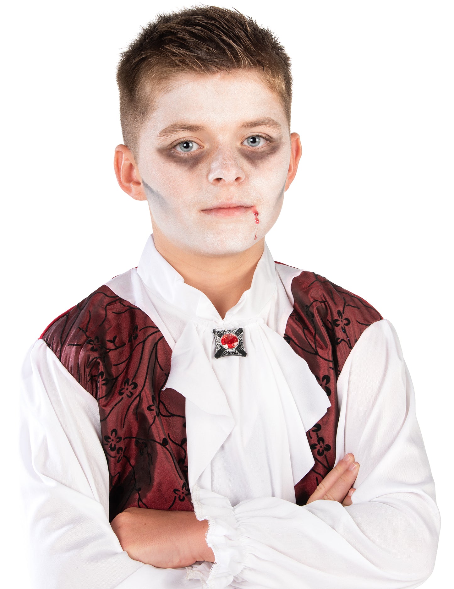 Detail na make-up elegantného kostýmu upíra pre chlapca