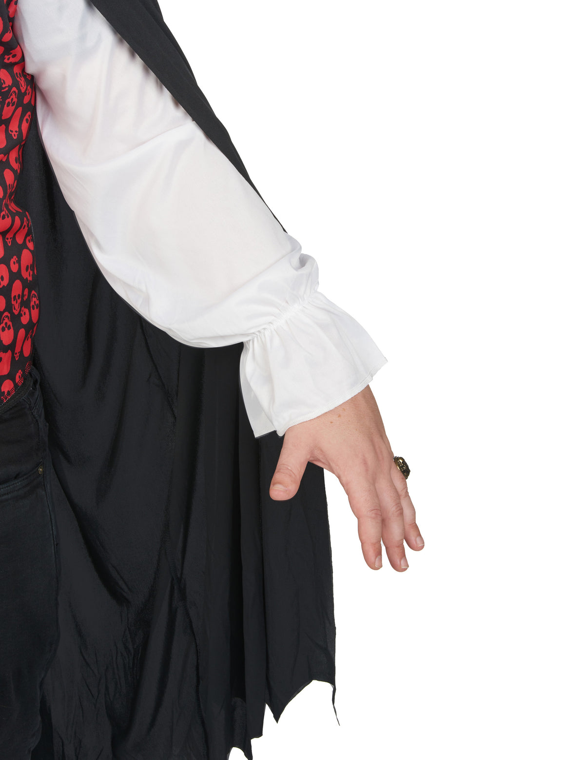 Détail de la manche blanche à volant du déguisement de vampire pour homme grande taille