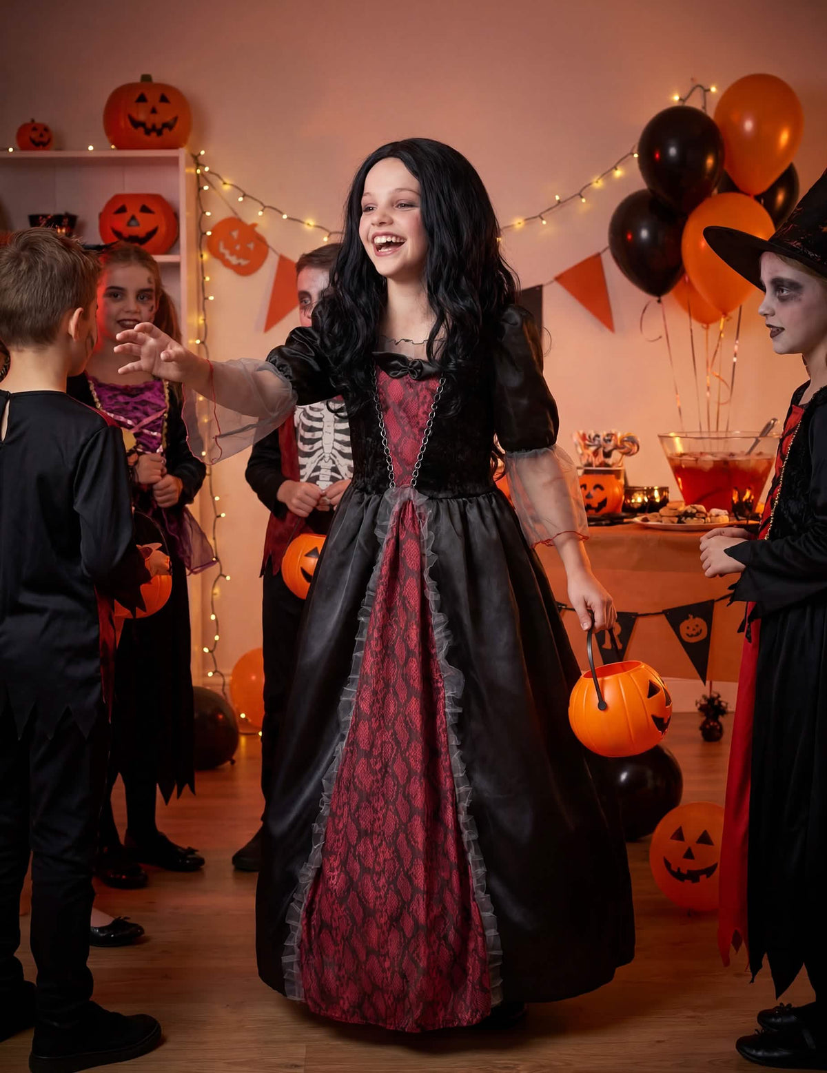 Halloweenová scéna upírskeho kostýmu pre dievča